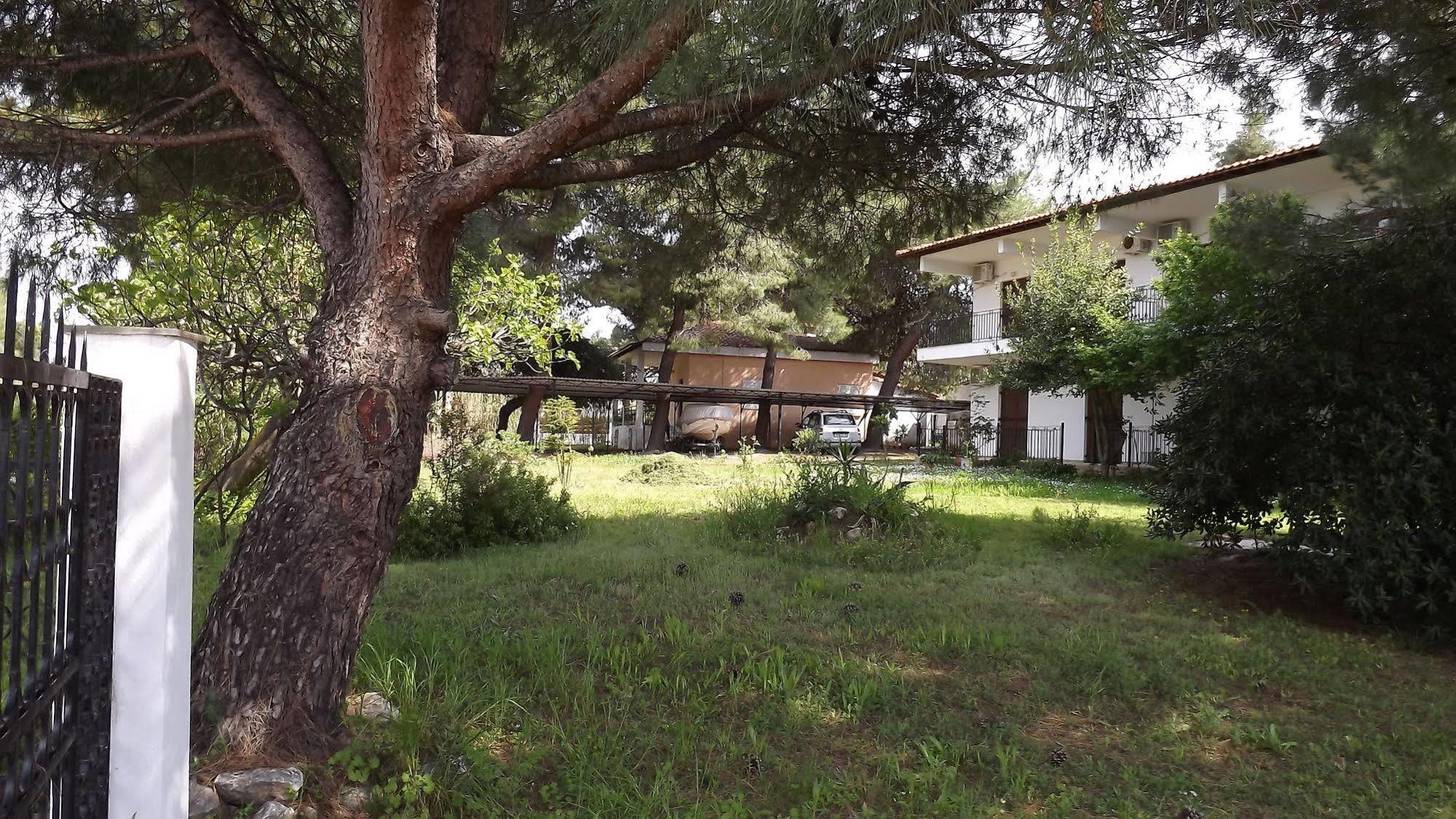Pefka Studios & Apartments Chalkidiki Bagian luar foto