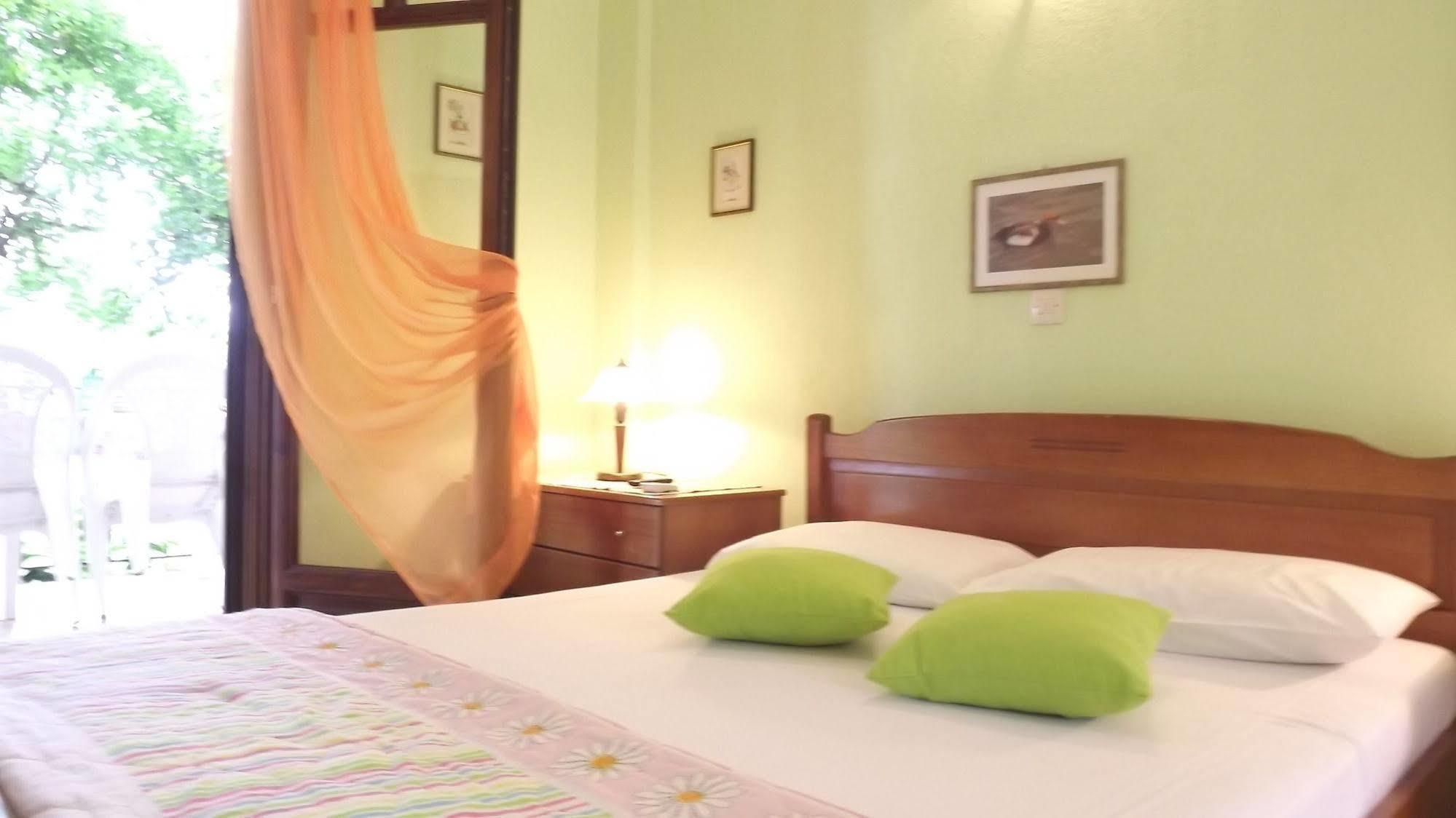 Pefka Studios & Apartments Chalkidiki Bagian luar foto