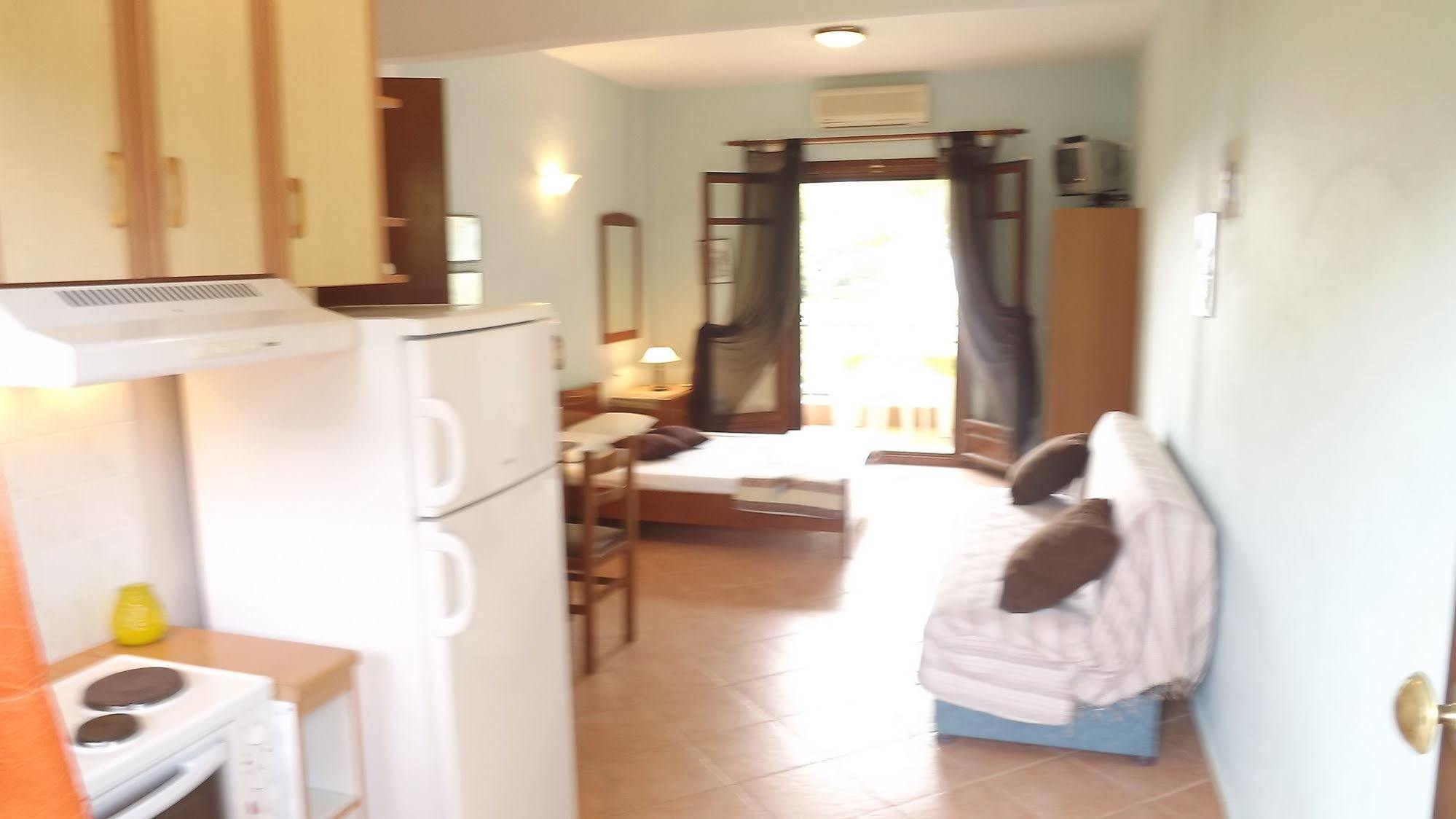 Pefka Studios & Apartments Chalkidiki Bagian luar foto