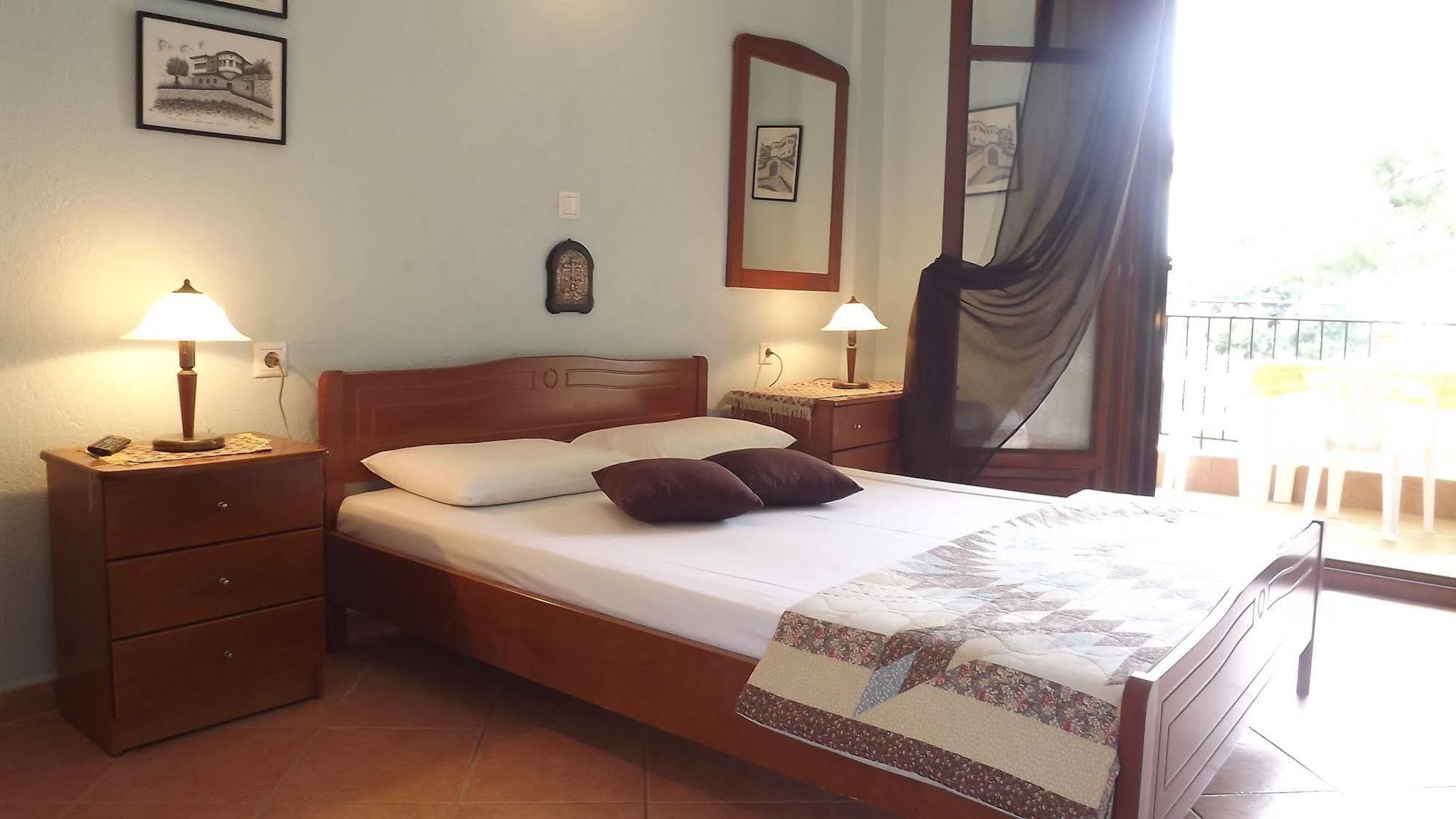 Pefka Studios & Apartments Chalkidiki Bagian luar foto