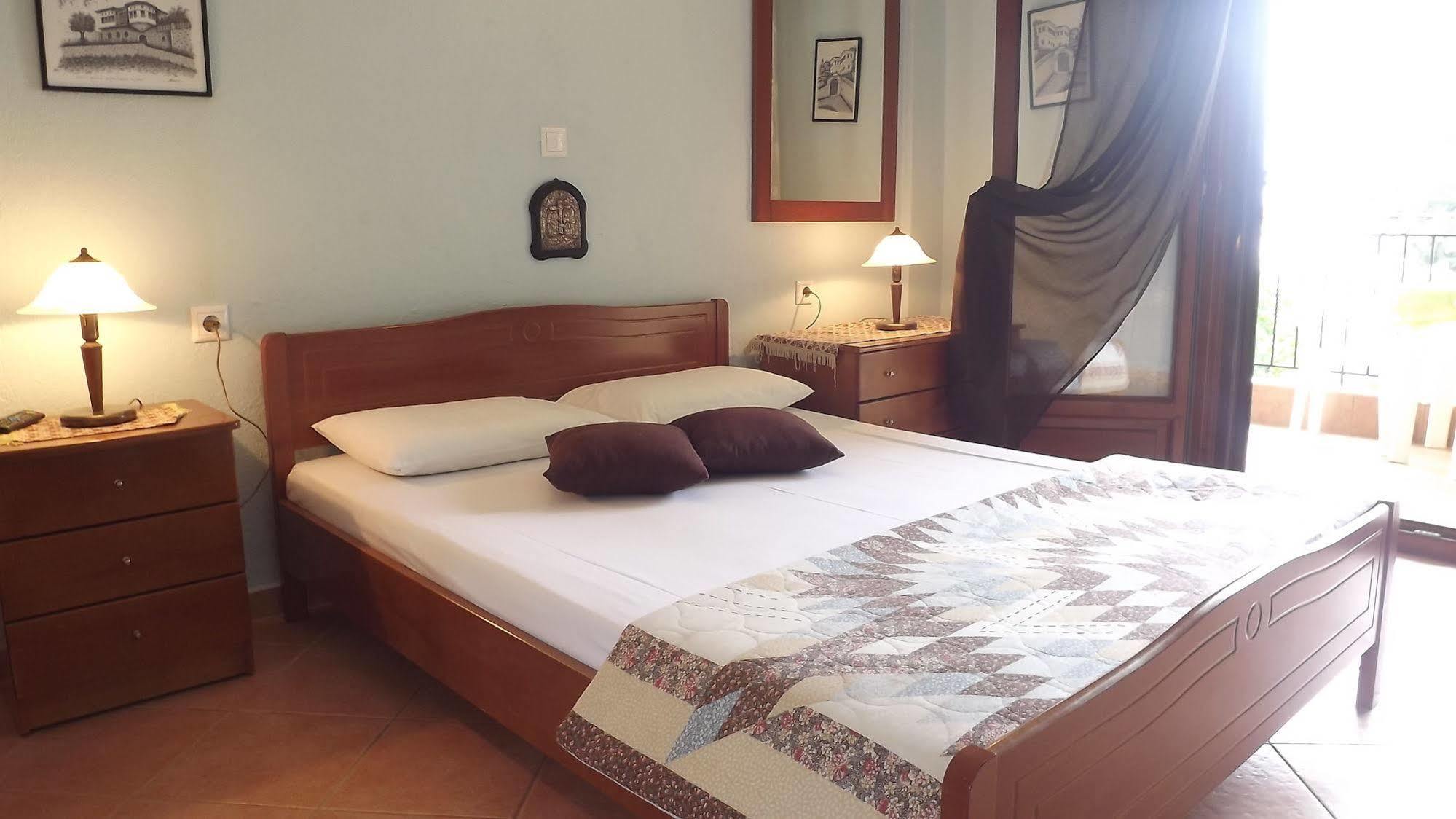 Pefka Studios & Apartments Chalkidiki Bagian luar foto