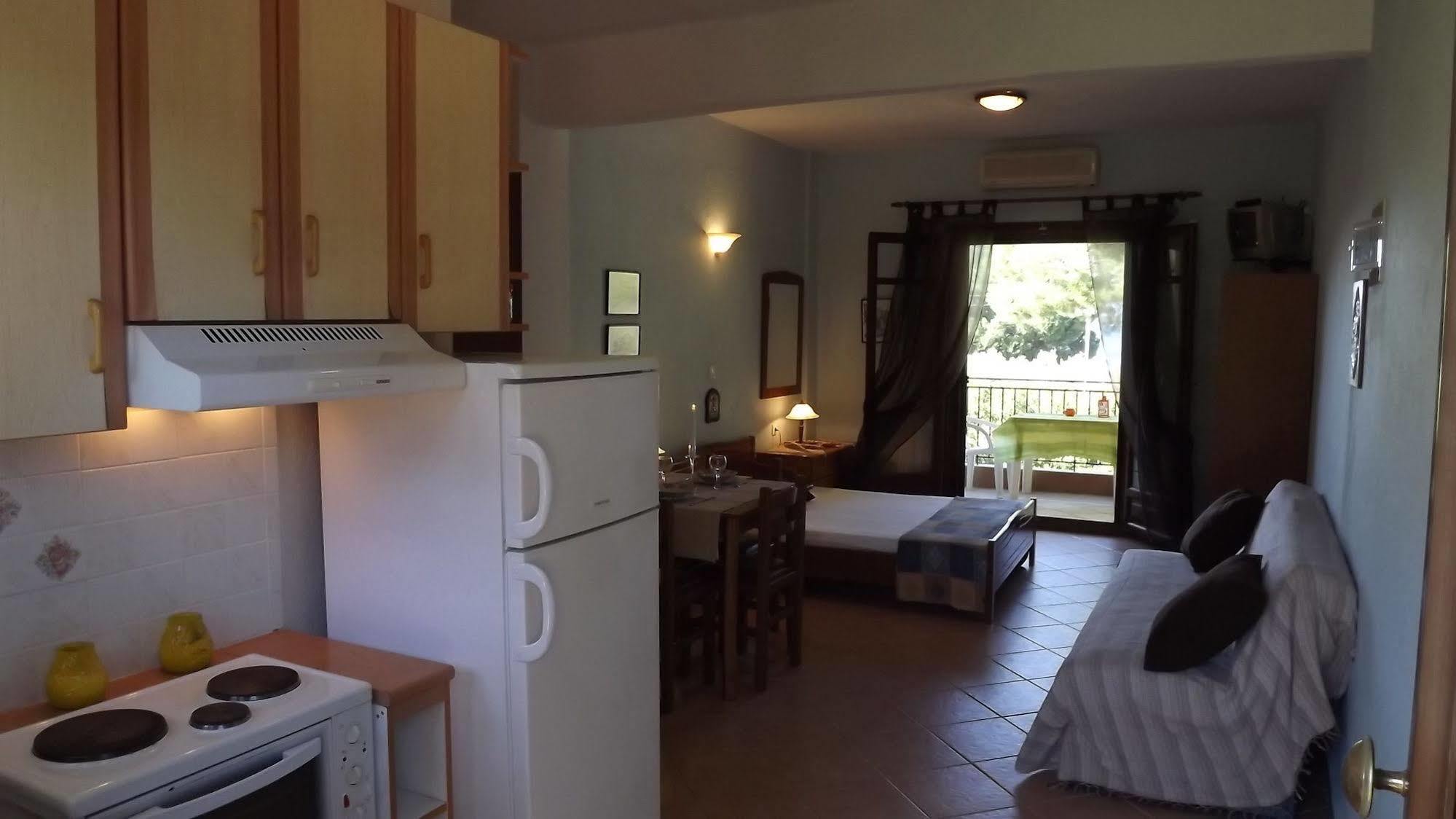 Pefka Studios & Apartments Chalkidiki Bagian luar foto