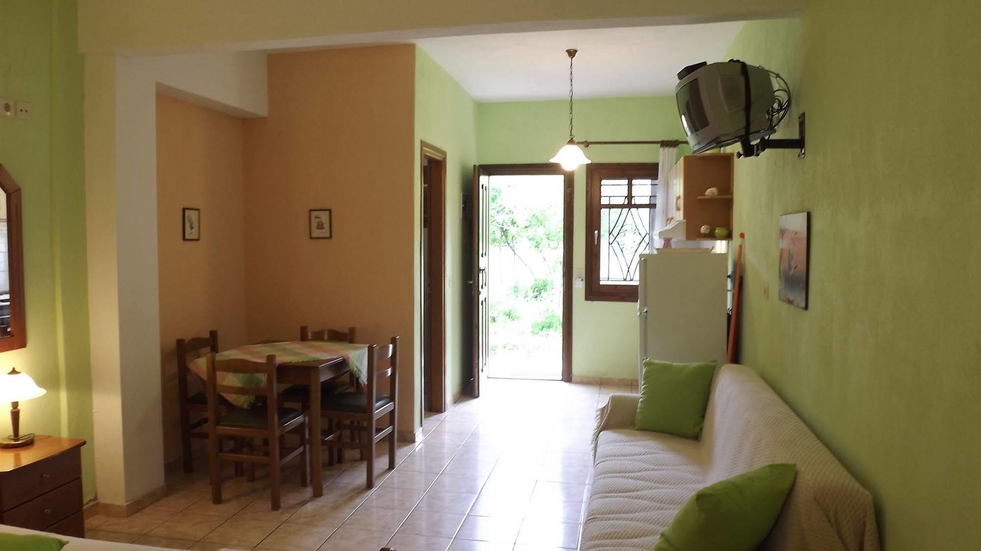 Pefka Studios & Apartments Chalkidiki Bagian luar foto