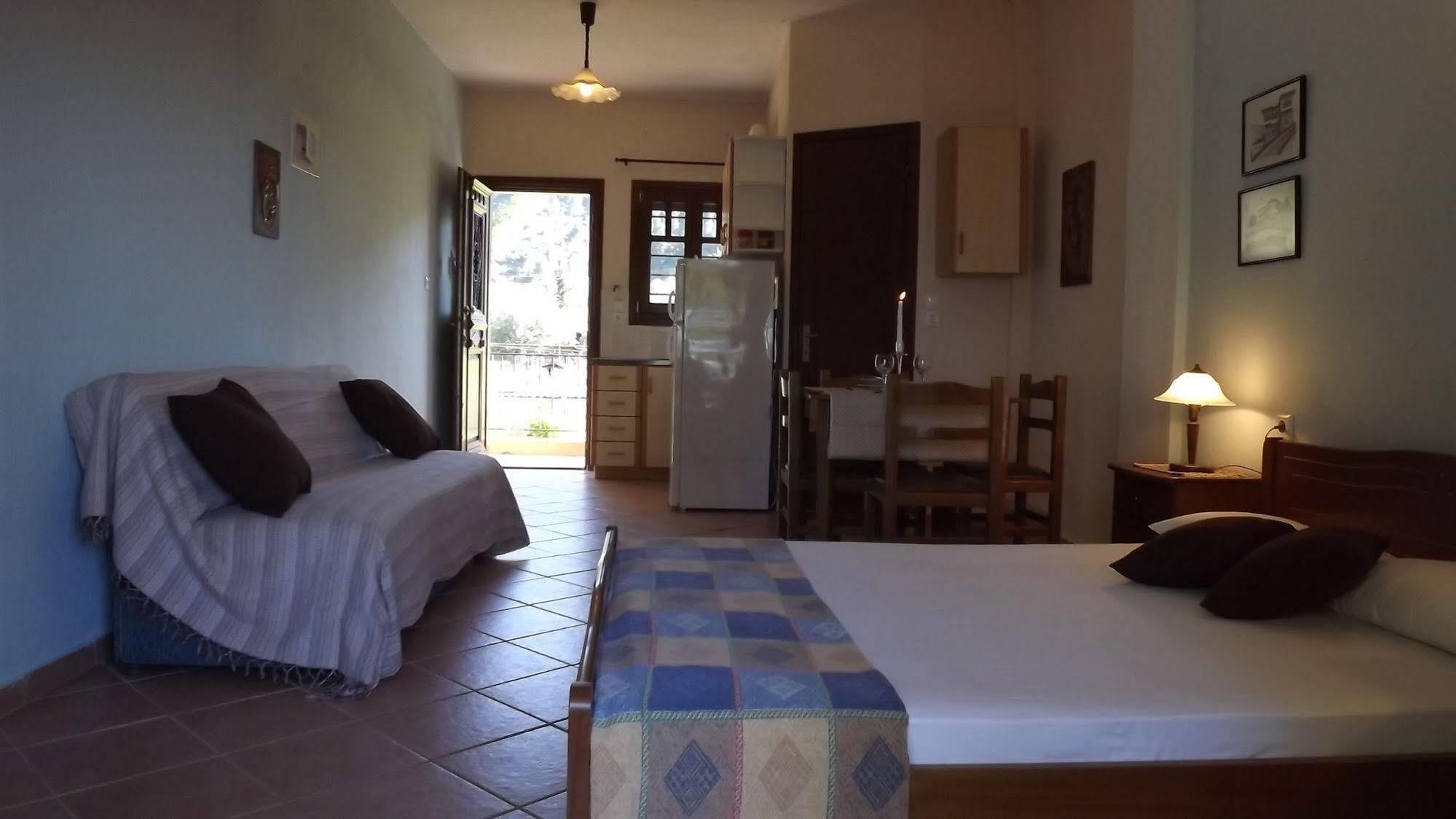 Pefka Studios & Apartments Chalkidiki Bagian luar foto