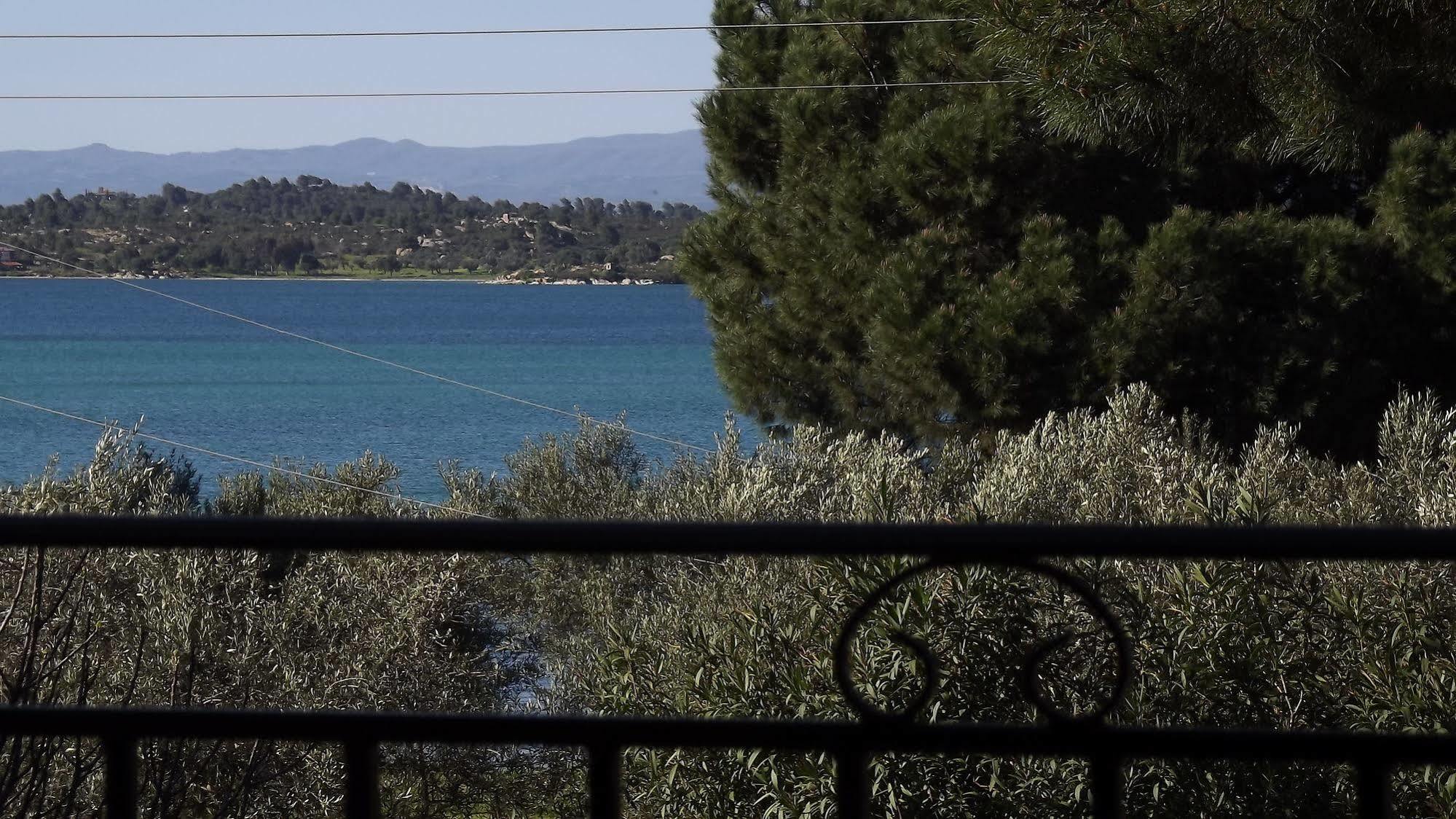 Pefka Studios & Apartments Chalkidiki Bagian luar foto
